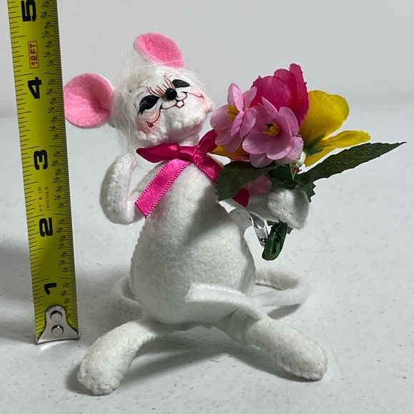 Annalee Mouse Doll with Flowers and Pink Bow 2013 - Picture 9 of 9